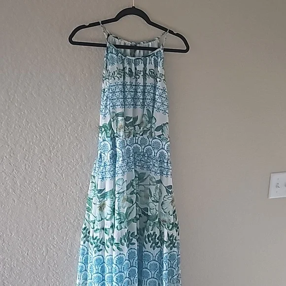 Eliza J floral halter style dress with keyhole button back closure - Picture 2 of 8